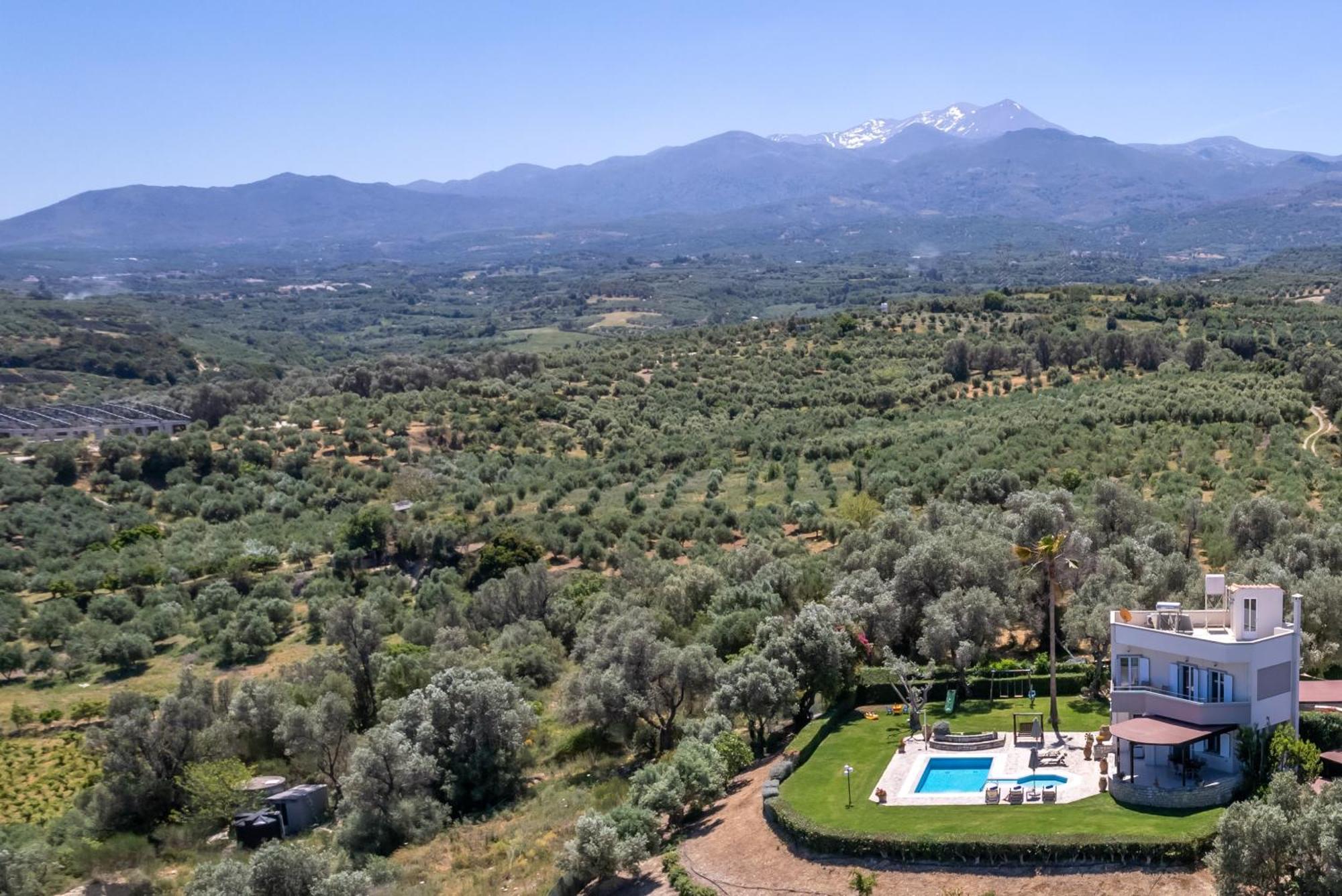 Villa Elisabeth Perama  Exterior photo